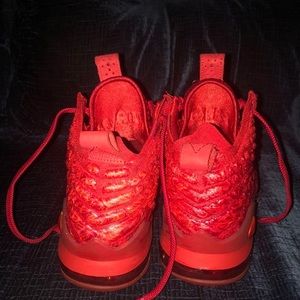 lebron 17s size 7Y good condition